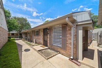 Building Photo - 1106 W Tri Oaks Ln