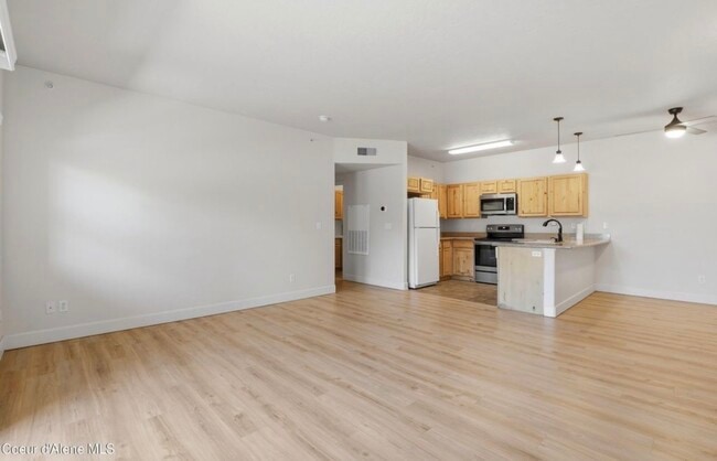 Building Photo - 6800 Spurwing Loop