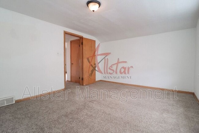 Foto del edificio - 4902 E 109th St