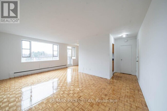 Photo du bâtiment - 2895 Bathurst St