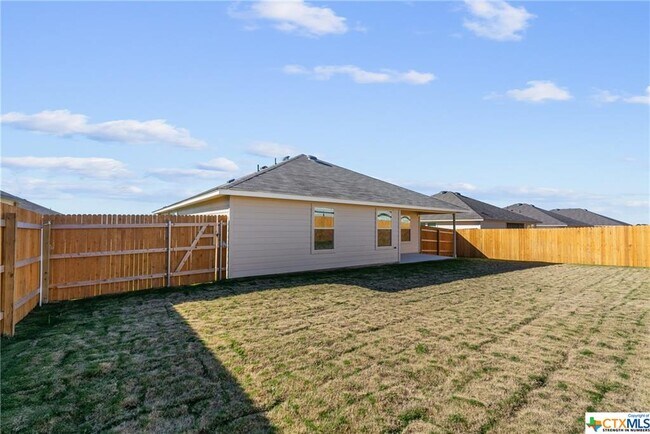 Building Photo - 1605 Mesa Verde Dr