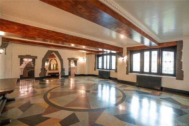 Foto del edificio - 10 Nosband Ave