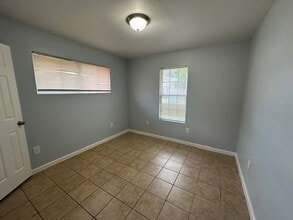 Building Photo - 4905 Kashmere St