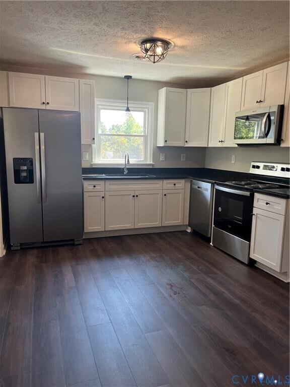 Foto del edificio - 7032 Claybird Ln