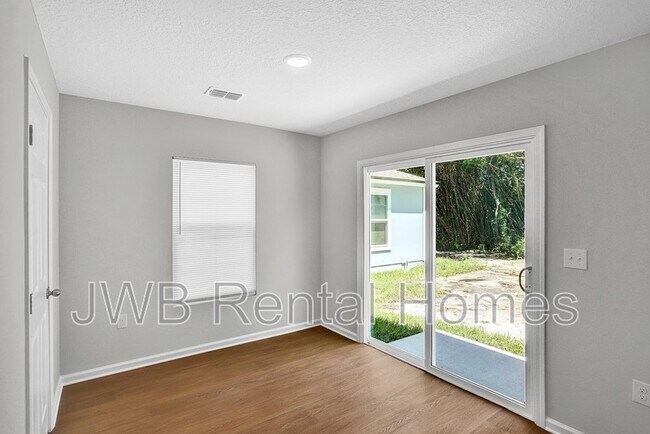 Foto del edificio - 1725 W 9th St