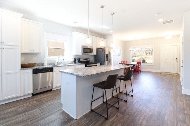 Foto del edificio - 421 Park W Blvd