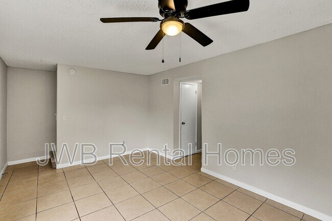 Foto del edificio - 1842 Broadway Ave