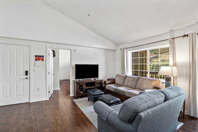 Foto del edificio - Three Bedroom Condo on the River