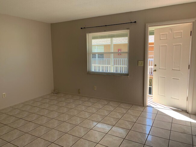 Foto del edificio - 2/1 Condo For Rent  in St. Cloud Next Near Excellent Schools
