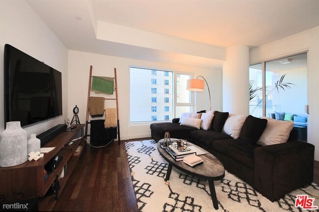 2 br, 2 bath Condo - 6250 Hollywood Blvd U... photo'