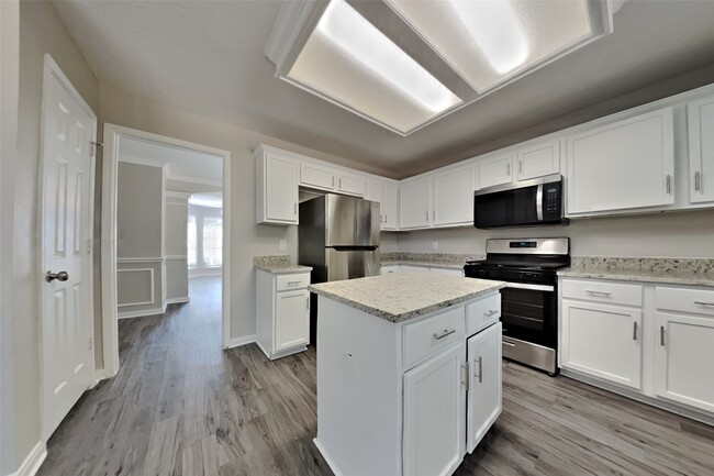 Foto del edificio - 727 Pateway Ct