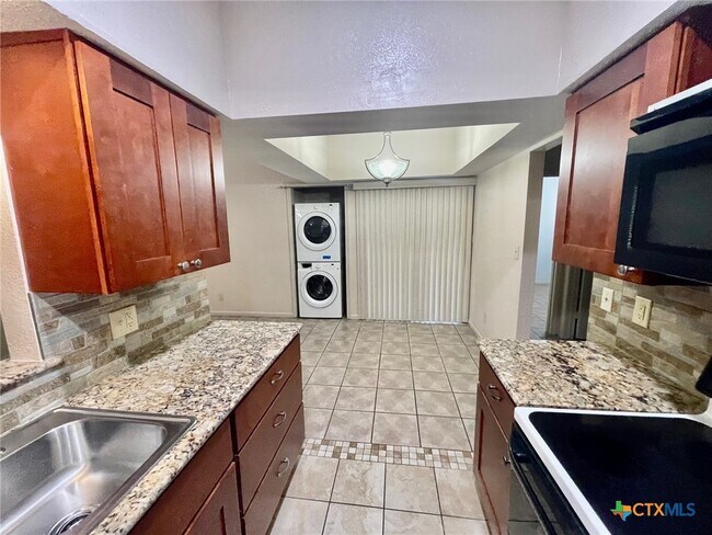Foto del edificio - 421 W San Antonio St