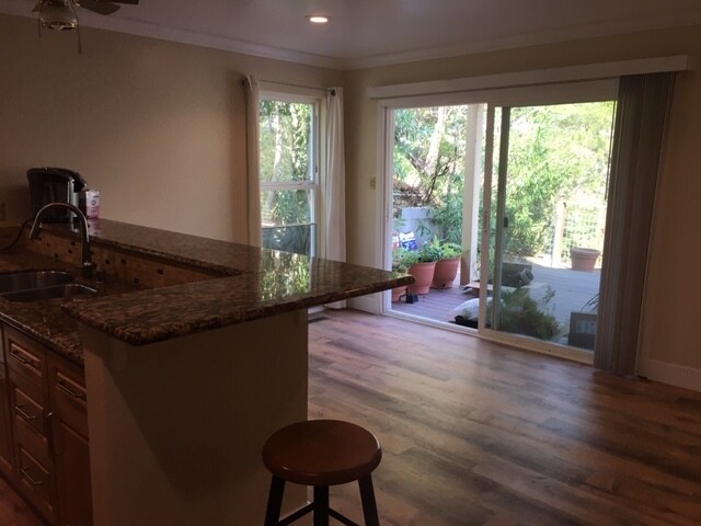 Building Photo - 2027 Ascot Dr