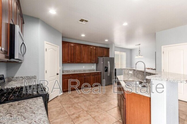 Foto del edificio - 42511 W Cheyenne Dr