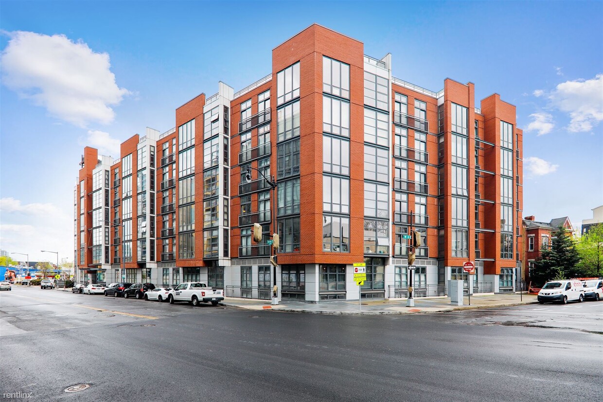 Primary Photo - 2120 Vermont Ave NW