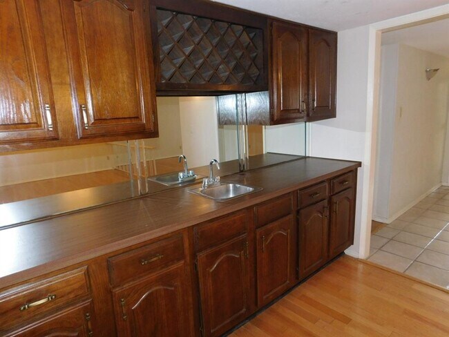 Building Photo - 10234 White Elm Rd