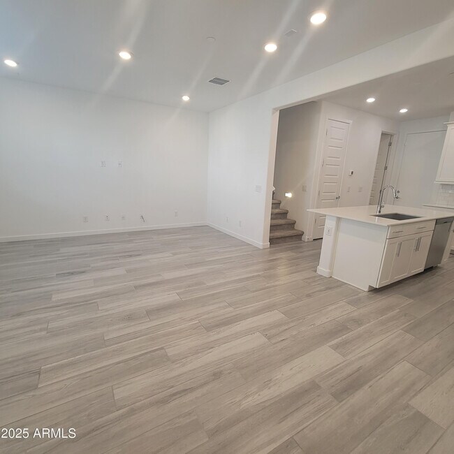 Foto del edificio - 4077 S Sabrina Dr