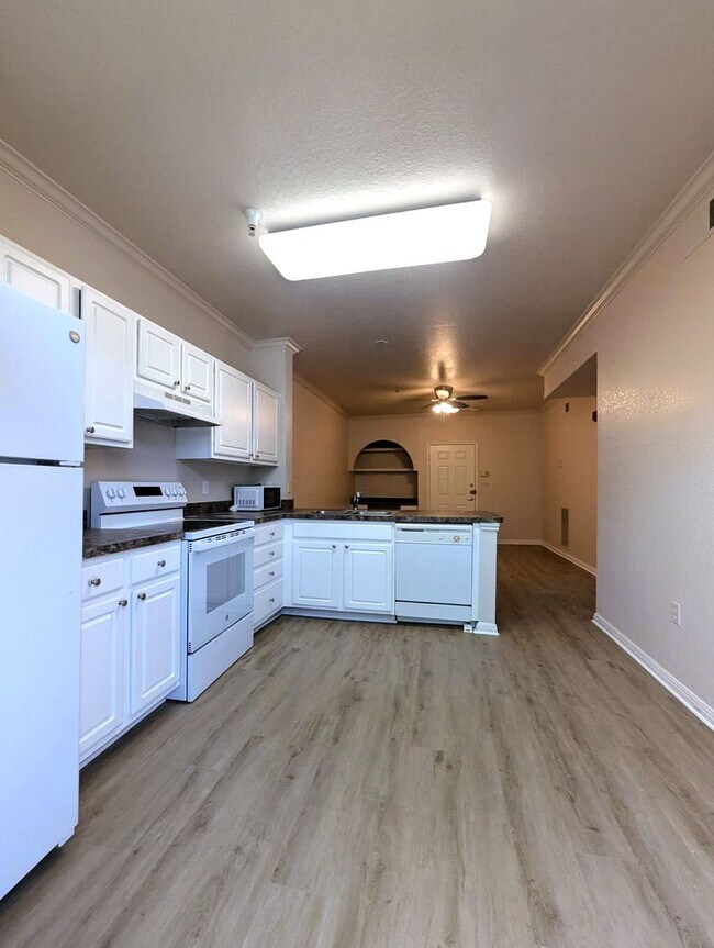Foto del edificio - 1x1 New flooring, stove, washer/dryer. Inc...