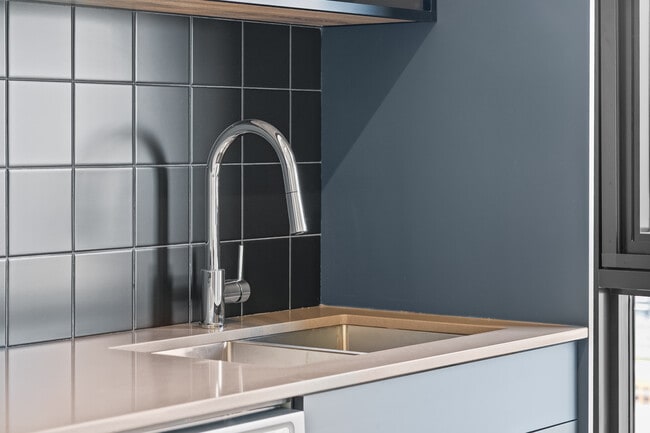 C Suite - Kitchen - Fourth Street Lofts (4SL)