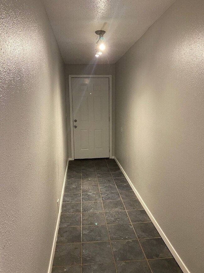 Foto del edificio - Updated 4 Bedroom, 1.5 Bath!