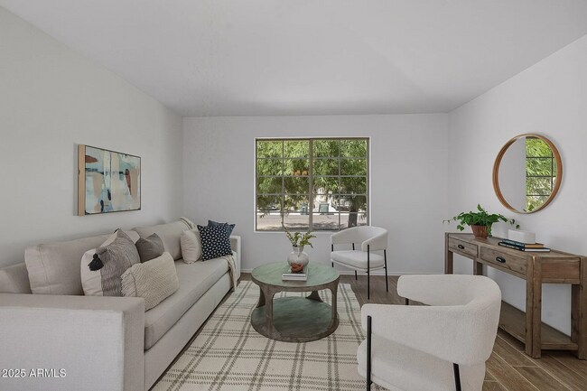 Foto del edificio - 2148 N Santiana Pl