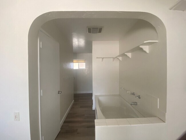 Foto del edificio - 3765-67 Merrimac Avenue