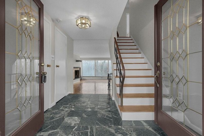 Foto del edificio - 2737-2737 Charing Rd