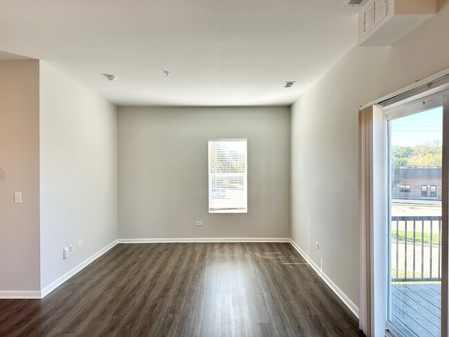 Building Photo - 855 E Main St