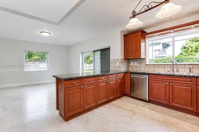 Building Photo - 1843 SW 138th Ave