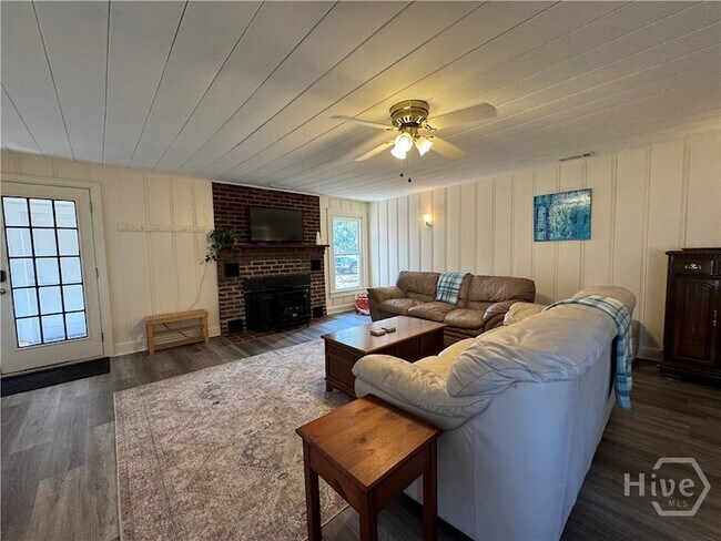 Foto del edificio - 233 Quacco Rd