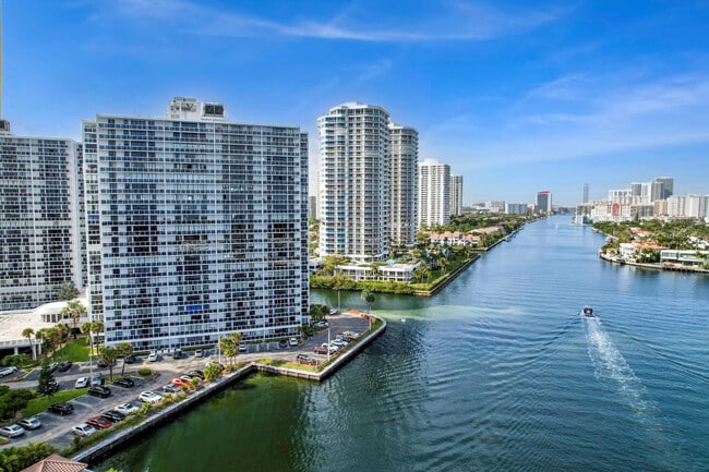 Building Photo - 20515 E Country Club Dr