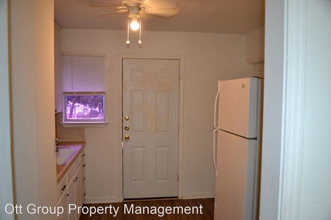 Building Photo - 2 br, 1 bath House - 915 Morris Dr.