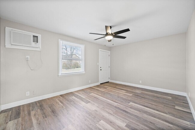 Building Photo - 135 Tandy Dr