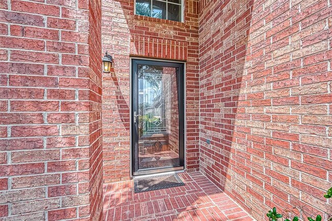 Foto del edificio - 2218 Falcon Knoll Ln