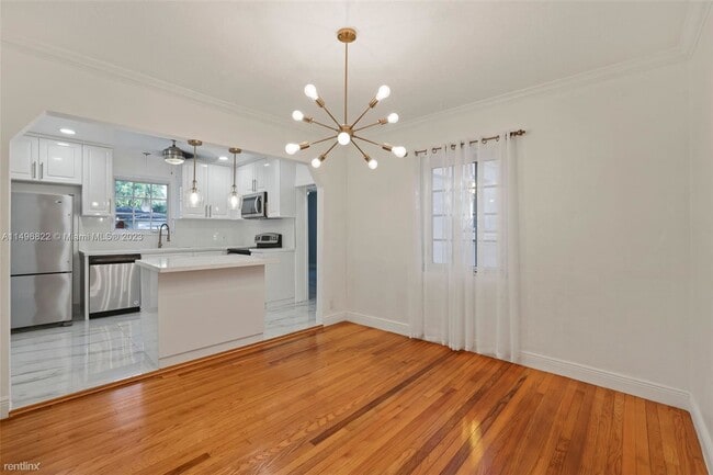 Building Photo - 4 br, 3 bath House - 823 NE 72nd St