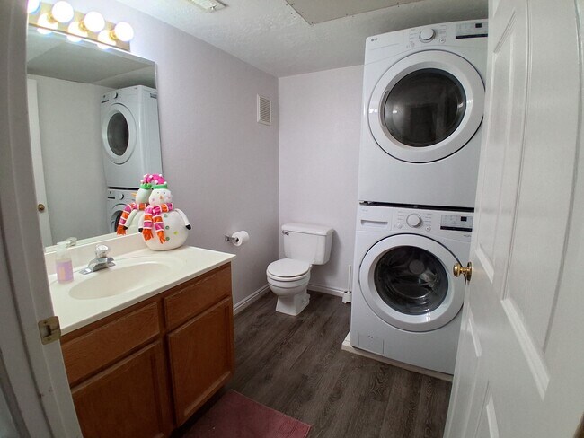 Building Photo - 588 N 500 E