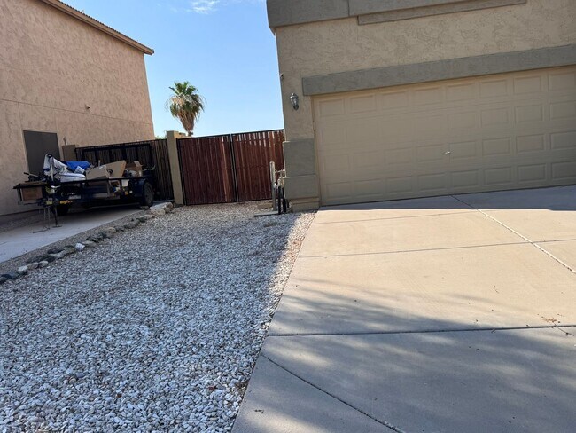 Foto del edificio - 4 BED, 2.5 BATH HOME IN JOHNSON RANCH 2766...