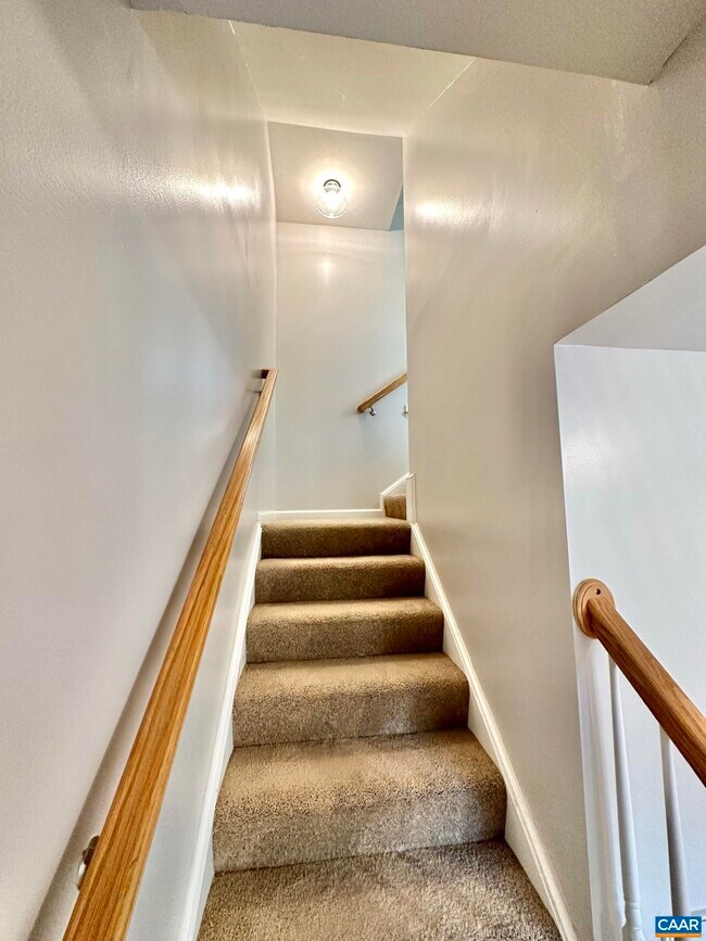 Foto del edificio - 2161 Whispering Hollow Ln
