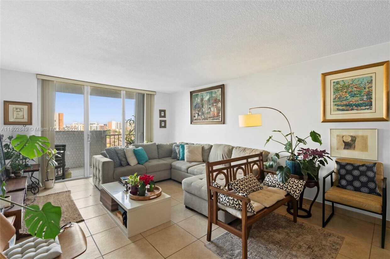 Foto principal - 2780 NE 183rd St