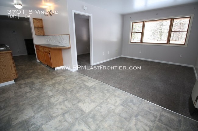 Building Photo - 3701 Vine Rd