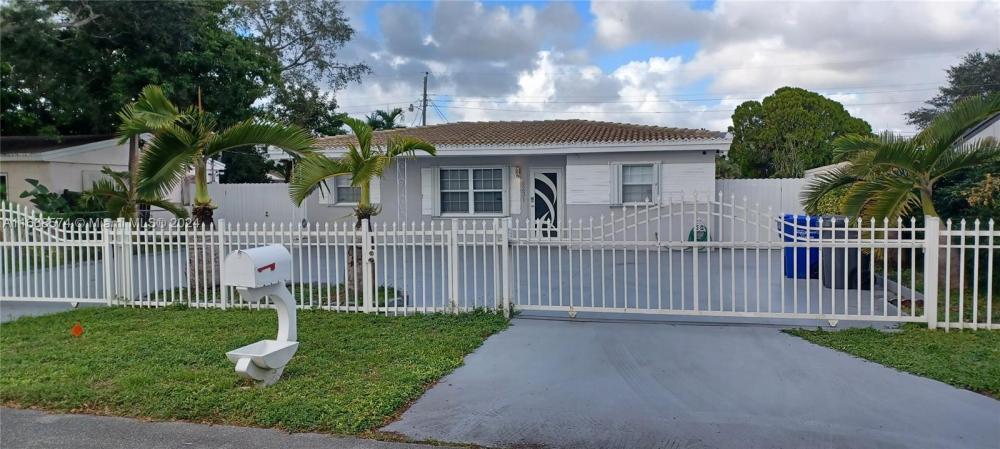 Foto principal - 3 bedroom in Hollywood FL 33023