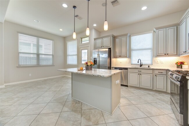 Building Photo - 12130 La Strada St