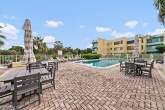 Building Photo - 925 Palm View Dr