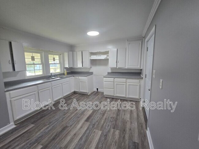Foto del edificio - 909 Gaines Ave