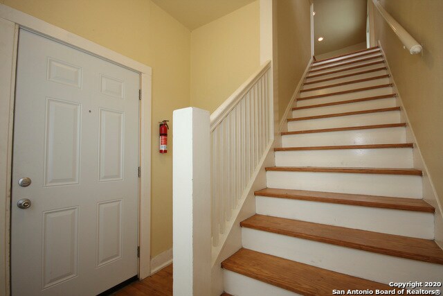 Building Photo - 216 Eleanor Ave