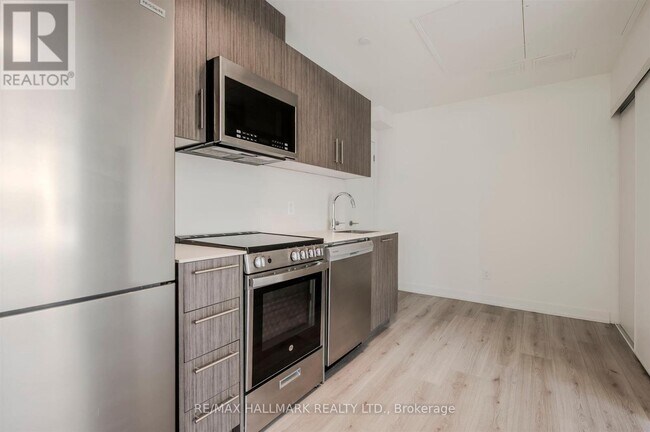 Photo du bâtiment - 861 Sheppard Ave W