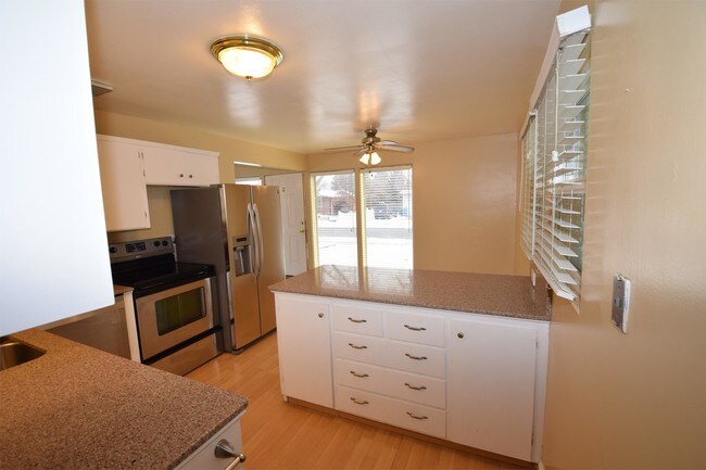 Building Photo - 1463 Lynnwood Ave