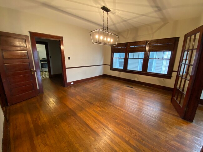 Building Photo - 611 E 11th Ave