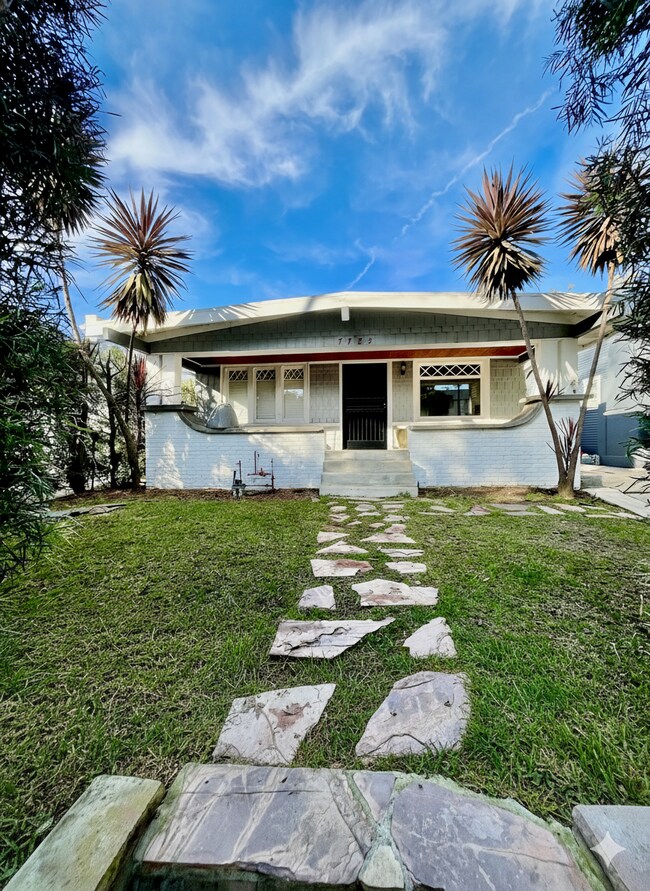 Foto del edificio - 7725 Norton Ave