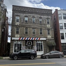 Building Photo - 100 River St